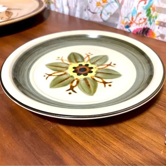 Vintage Stoneware Plate - Picture 2 of 3